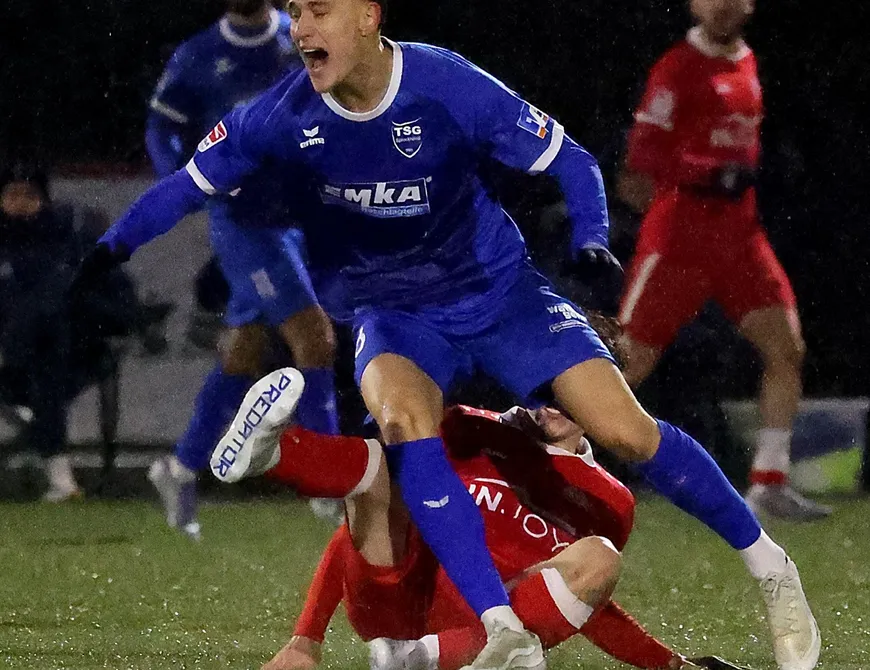 Rutschpartie im Dauerregen – Schermbeck nimmt die Punkte mit